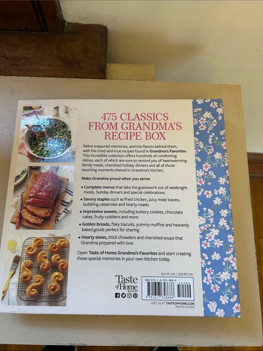 Taste of Home Grandma's Favorites Cookbook - Blue & White Floral Accent EUC